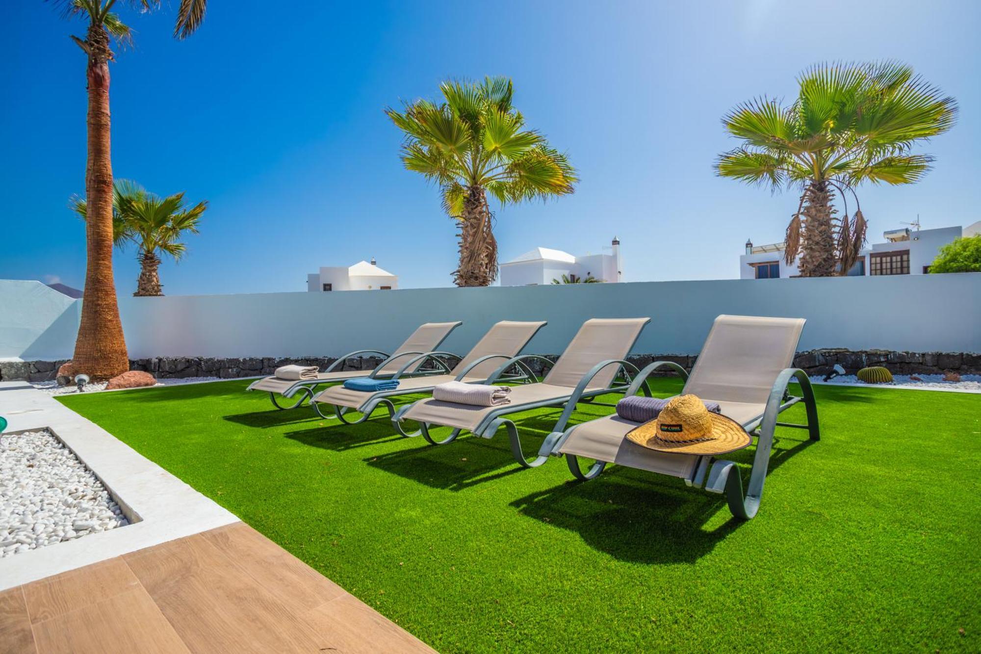 Villa Axular With Heated Private Pool Плая Бланка Екстериор снимка