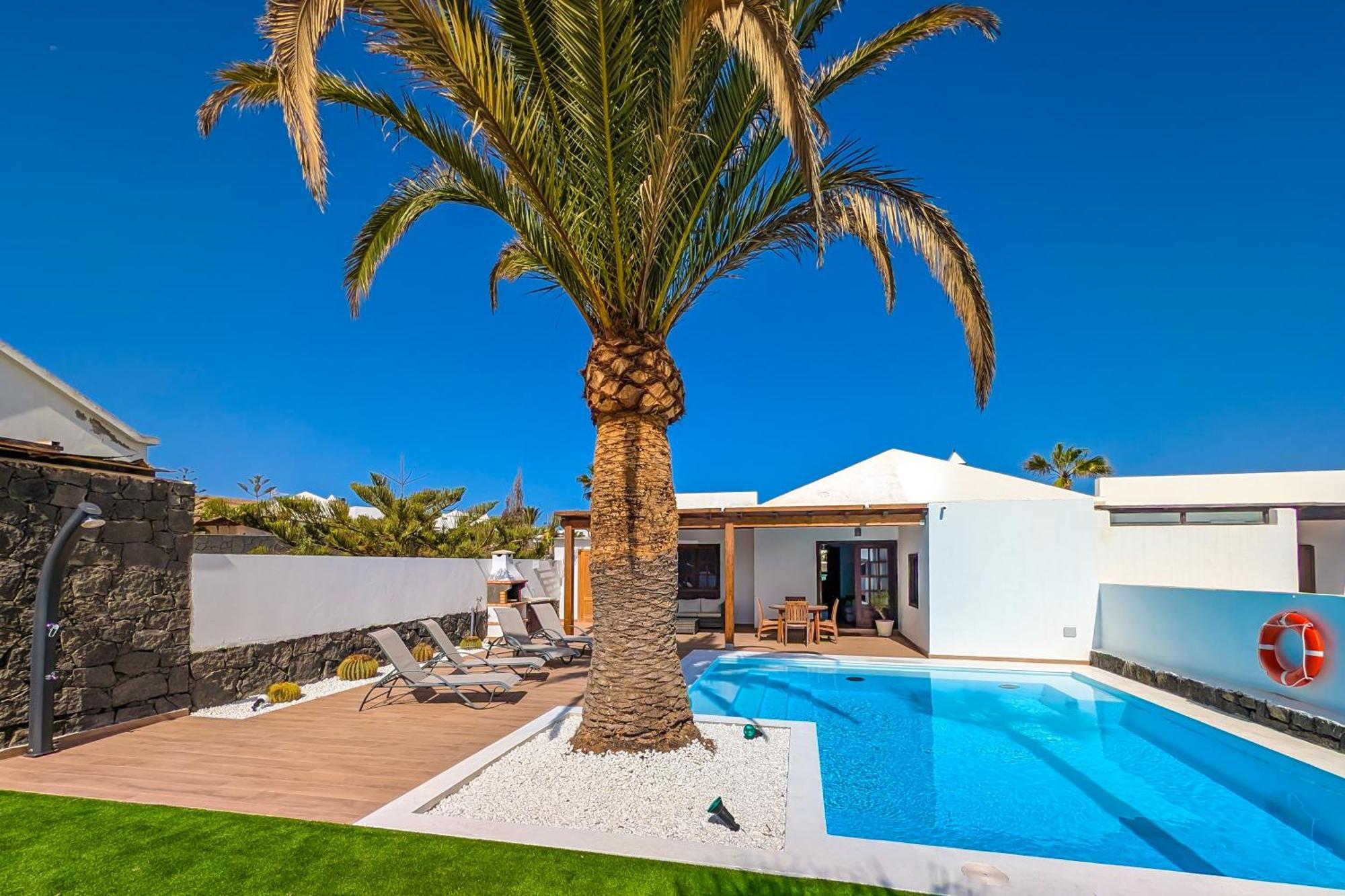 Villa Axular With Heated Private Pool Плая Бланка Екстериор снимка